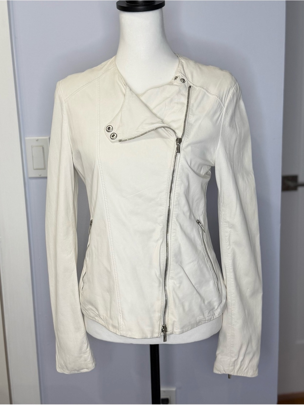 Armani Collezioni Women’s Cream Asymmetrical Zip Leather Jacket, size 10